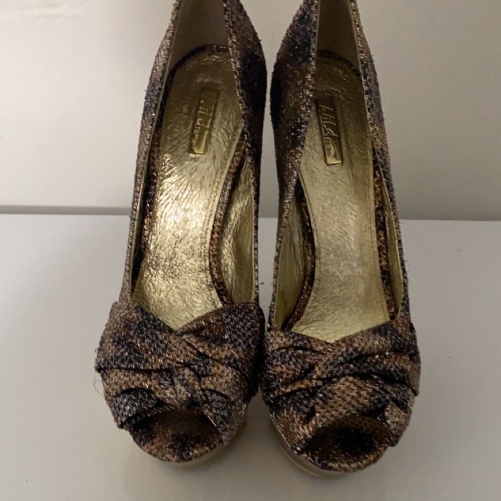 Metallic leopard print wedge